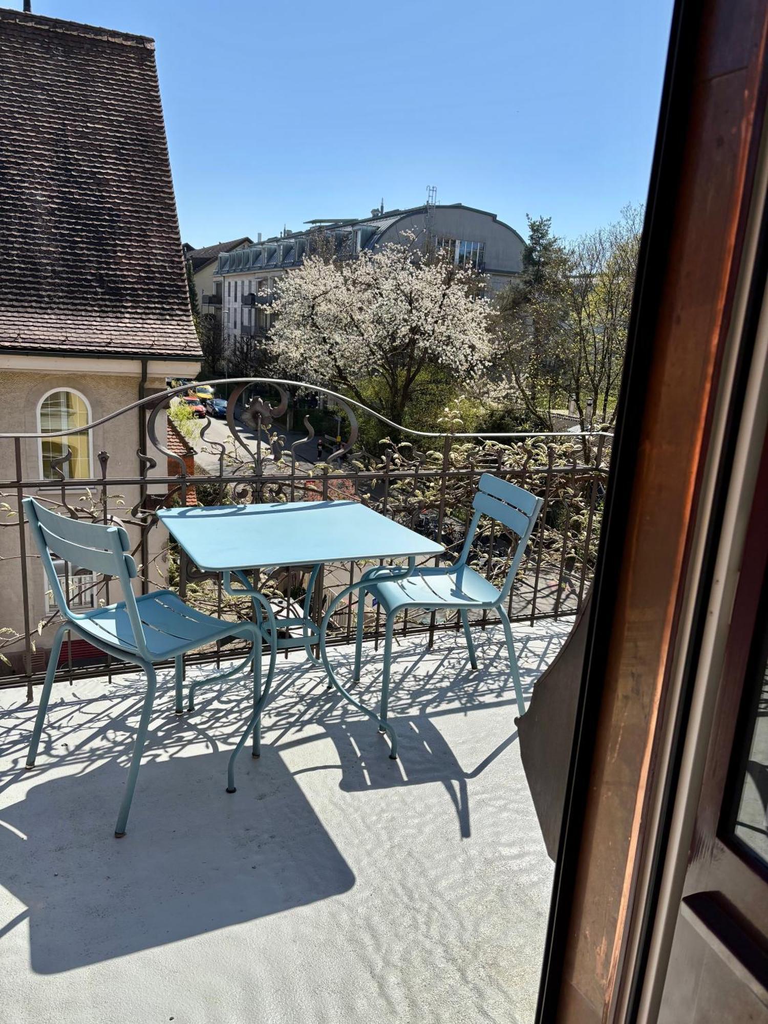 Apartment The B Bern Bagian luar foto